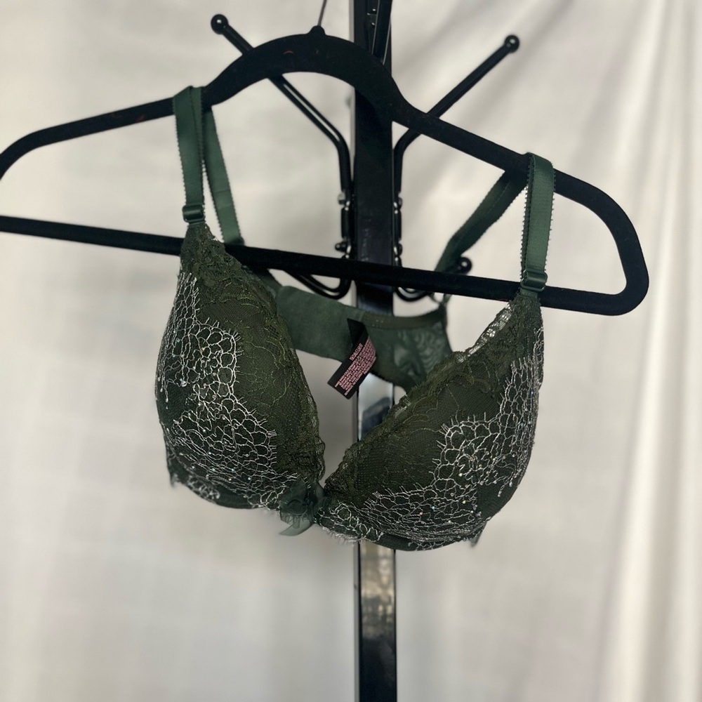Green Victoria’s secret bra